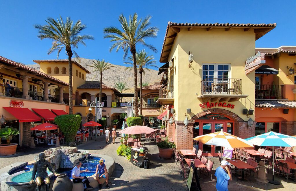 Outdoor Dining on Palm Canyon